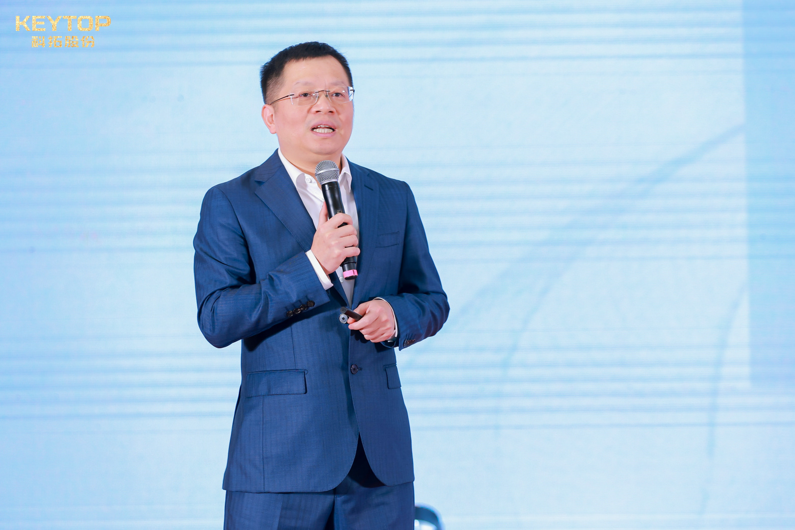 總裁演講.jpg 總裁演講.jpg